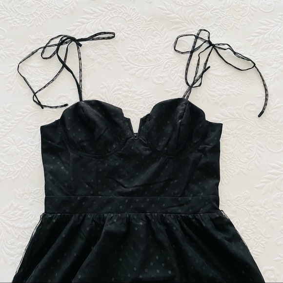 NWOT Lulus Romantic Spot Black Polka Dot Mesh Tiered Midi Dress Medium - Picture 7 of 11
